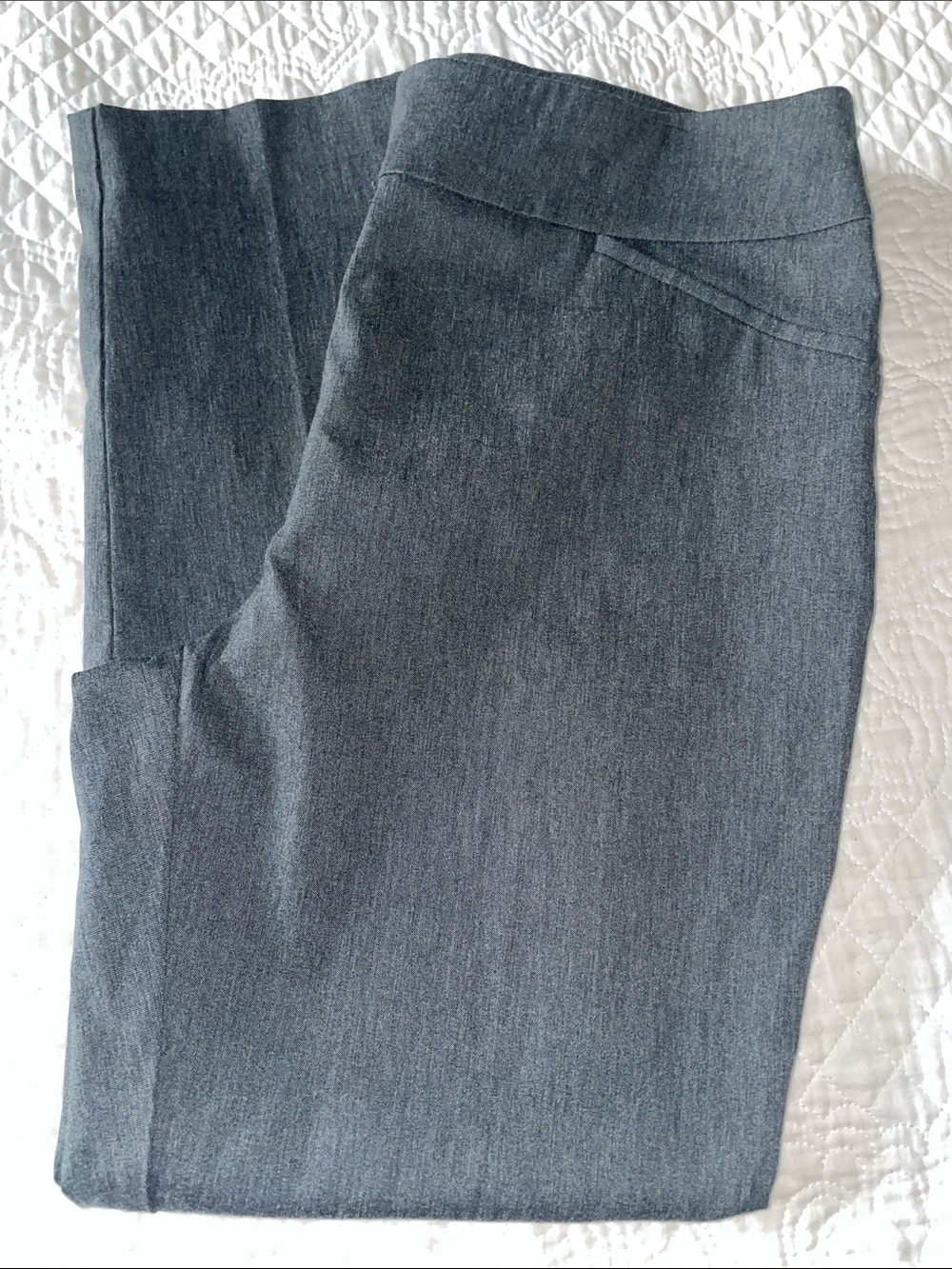 Chico’s Perfect Stretch straight leg Trousers. Size 2.5/14 Short. Gray.